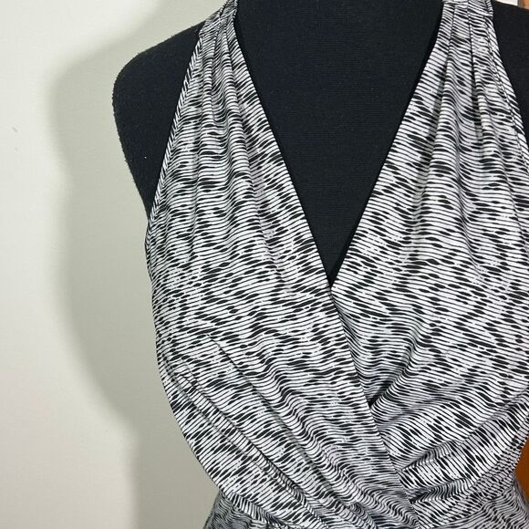 EUC Athleta Go Anywhere Halter Dress Sleeveless Black White Casual Dress Sz 6 - Picture 4 of 8
